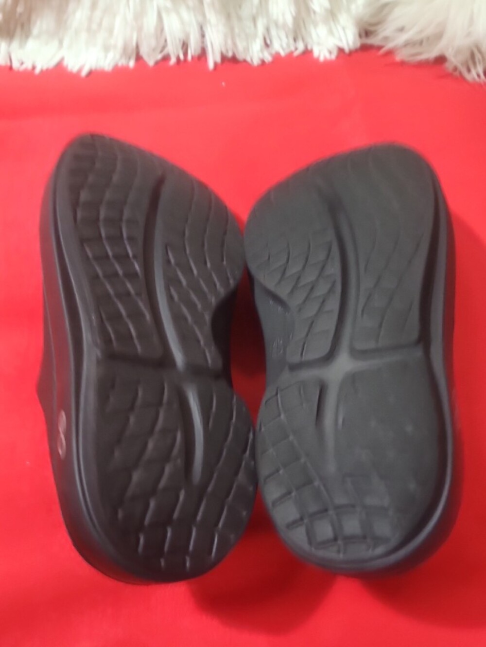 OOFOS OOcloog Black Slip-On Clog Shoes - Picture 8 of 12